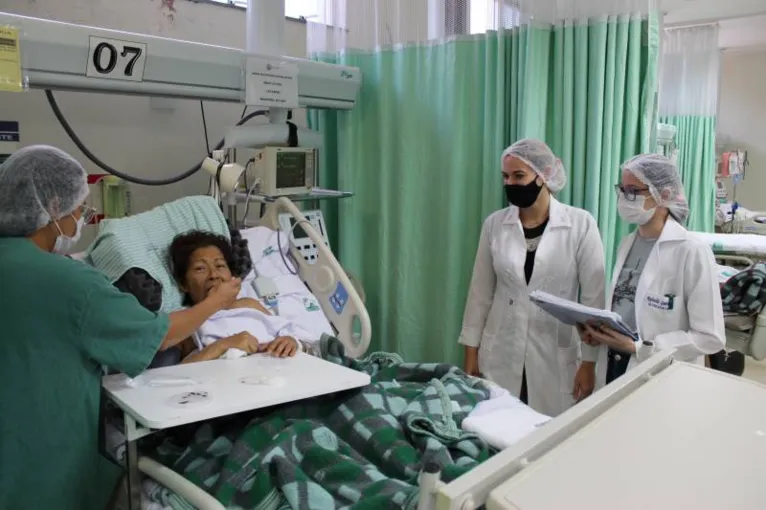 A equipe de profissionais do Hospital de Clínicas que está introduzindo o açaí na alimentação dos pacientes