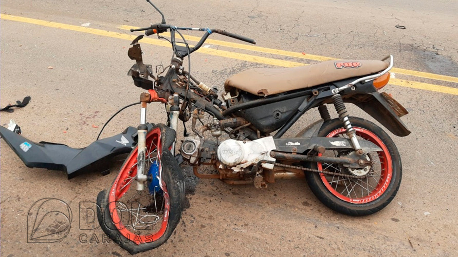 Motocicleta em que a vítima estava ficou destruída 