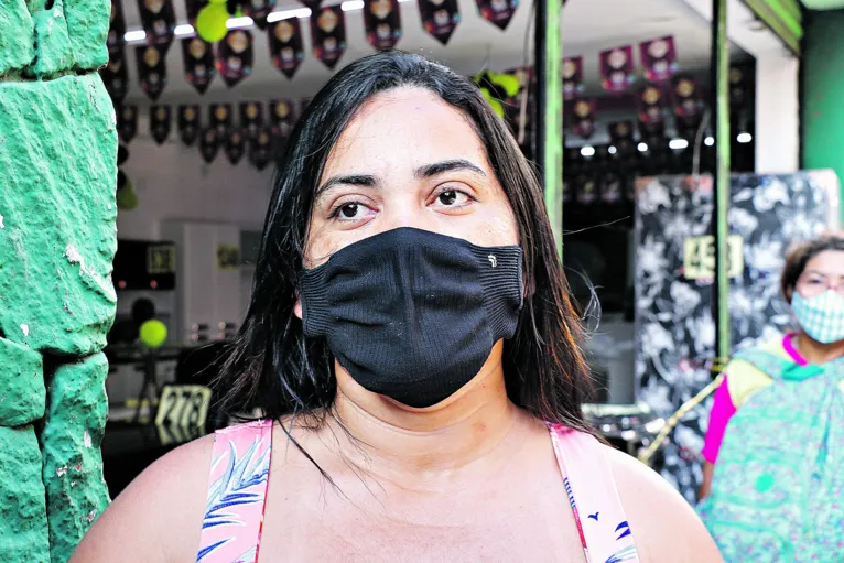 Carol Silva já aproveita o período para garantir os presentes de Natal deste ano

