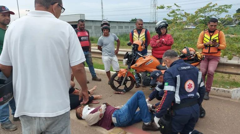 Vídeo: Estouro de pneu de moto causa outro acidente na BR