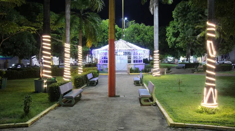 Praça  Duque de Caxias na Marabá Pioneria, outra boa opção de visitação nas noites natalinas