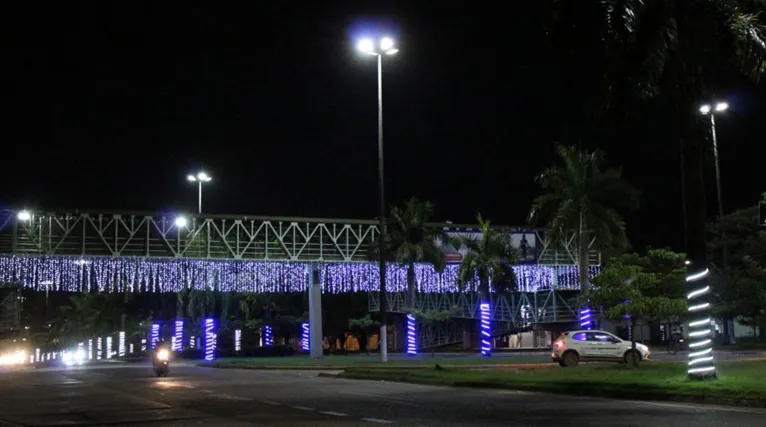 Na entrada do núcleo Cidade Nova, iluminação da Transamazônica também chama a atenção pela beleza