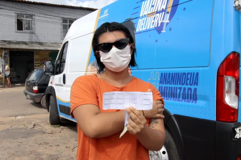 Moradora completou a imunização contra a covid-19.