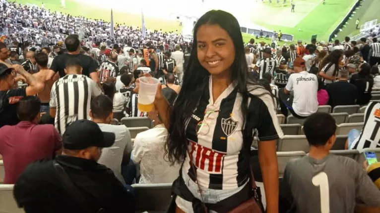 Torcedora é beijada a força e denuncia descaso em estádio