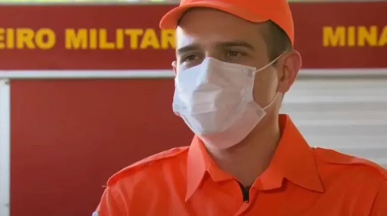 O soldado Rafael Libardi, do Corpo de Bombeiros de Minas Gerais, foi o primeiro a entrar na aeronave que levava Marília Mendonça após a queda