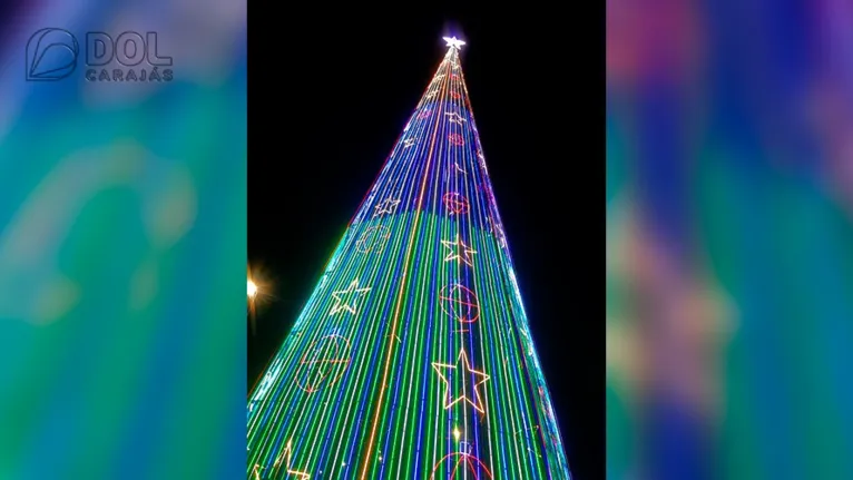 Desde que foi montada e as luzes foram ligadas, a gigantesca árvore de Natal tem atraído muitas pessoas e tem deixado as noites marabaense mais encantadoras