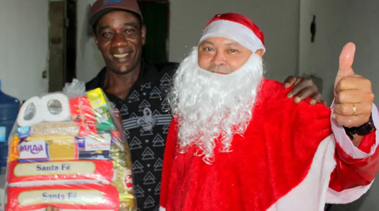 O destaque ficou por conta do Sargento Barbosa que  participou da distribuição vestido de Papai Noel 