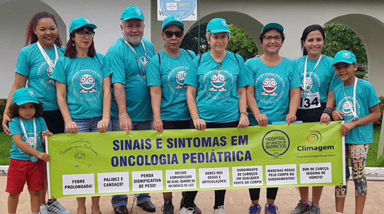 Cartaz mostra os sintomas do câncer infantil