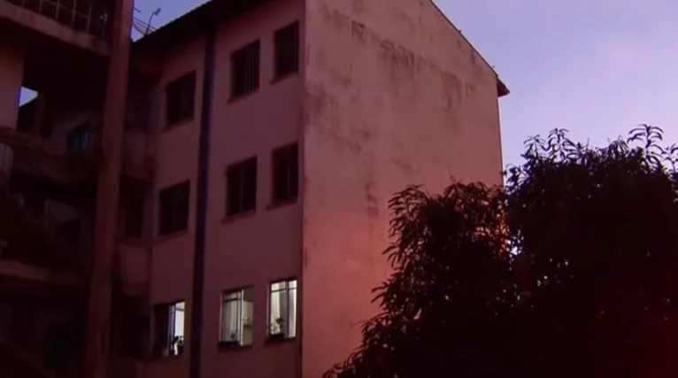 Moradores de um conjunto de prédios do Jardim Alvorada, na zona Sul de Franca, sentiram um mau cheiro vindo de um dos apartamentos 