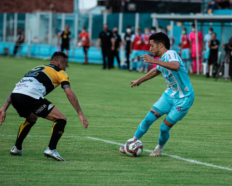 Paysandu termina na lanterna e vê Criciúma comemorar acesso