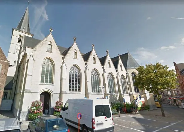 Igreja na Bélgica onde um casal filmou suas aventuras sexuais