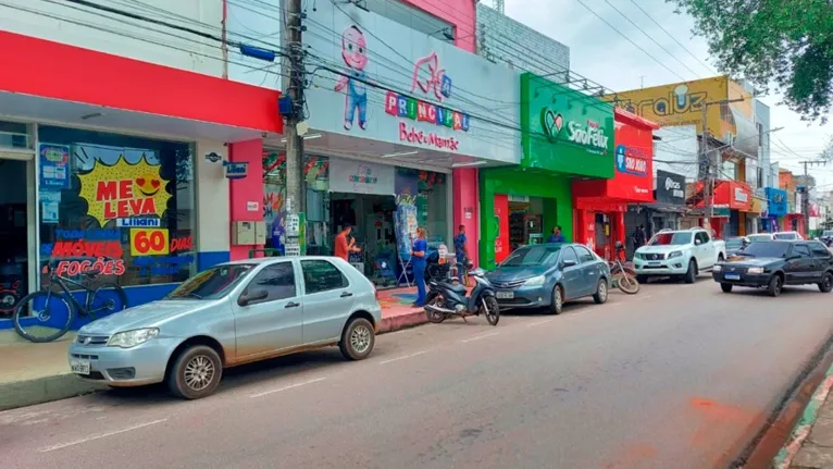 Neste domingo (19) diversas lojas do comércio marabaense abriram suas portas na expectativa de boas vendas na semana do Natal. 