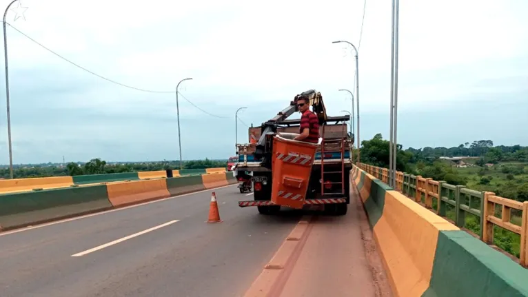 Manutenção acontece na ponte sobre o rio Itacaiúnas