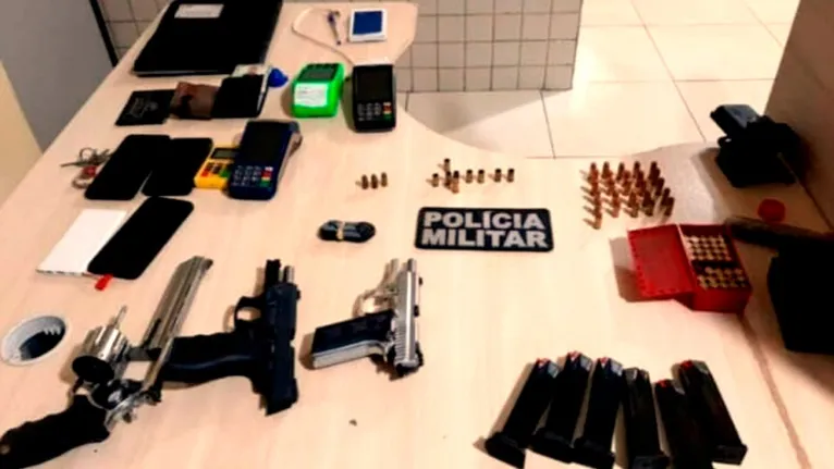 Os ladrões furtaram as armas de dentro de uma camionete, estacionada em frente a um restaurante na Nova Marabá