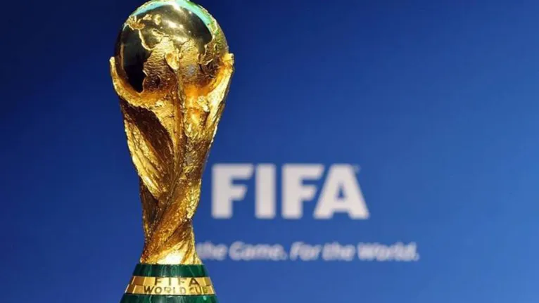 Todos querem ela: a taça e o título da Copa do Mundo, que será disputada no ano que vem.