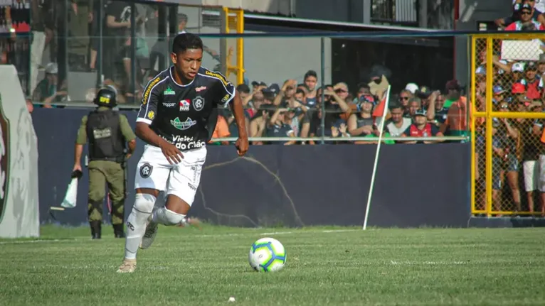 O lateral pode ser uma boa para a posição no Leão? A torcida azulina ainda segue "na bronca" por causa de sua saída conturbada.