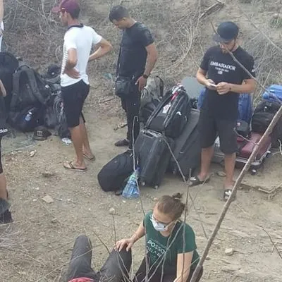 Van do cantor Gusttavo Lima capota na estrada após show