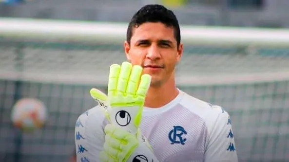 Goleiro deve ser titular contra o Manaus