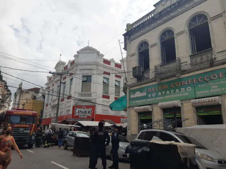 Vídeo: Incêndio atinge loja de roupas no comércio de Belém