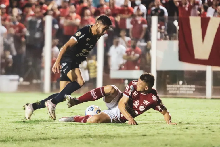 Neto Pessoa, artilheiro da Copa Verde, passou em branco no primeiro jogo da final