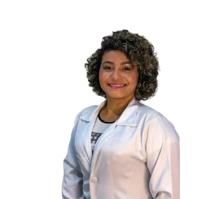 Esteticista e massoterapeuta, Nádia Regina