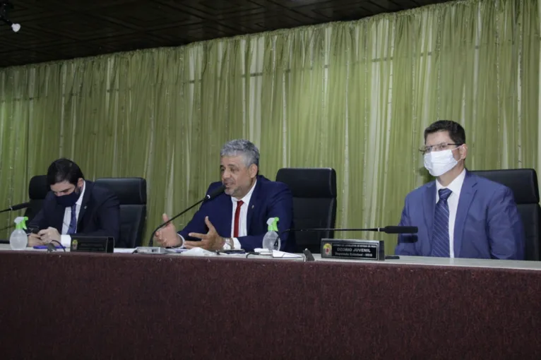 Deputados Eraldo Pimenta (centro), Igor Normando (à esquerda) e Ozório Juvenil (à direita), membros da CPI da Vale