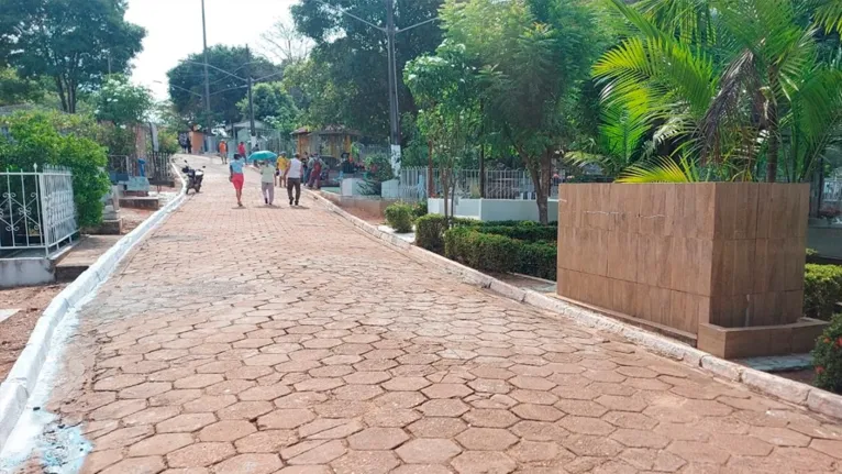 Na véspera de finados aumenta movimentação em cemitérios