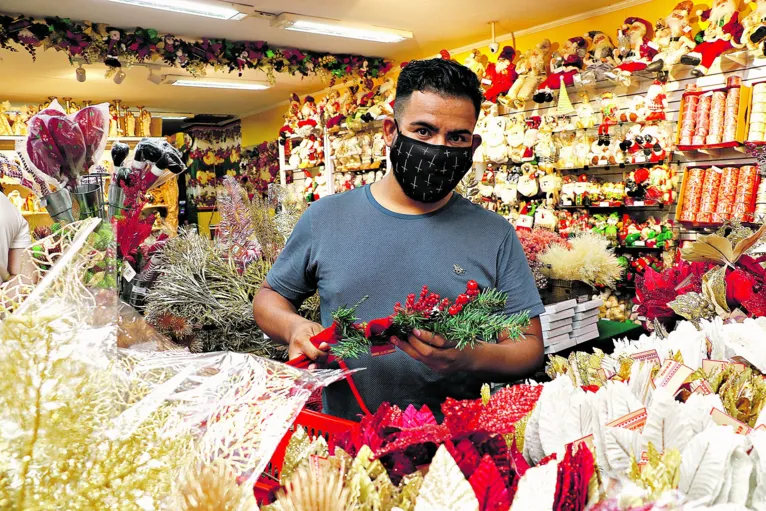 Maycon Cordovil já iniciou a procura da decoração para seus clientes.