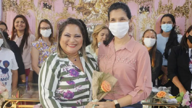 Cláudia Cilene, ex-presidente do Condim e Priscila Veloso, presidente  empossada 