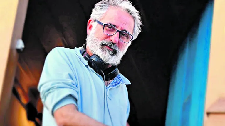O diretor Marcelo Gomes, de filmes como “Cinema, aspirinas e urubus” e “Estou me guardando para quando o Carnaval chegar”, vem falando da adaptação do romance de Hatoum desde 2011. O filme passou por interrupção no ano passado, por causa da pandemia 