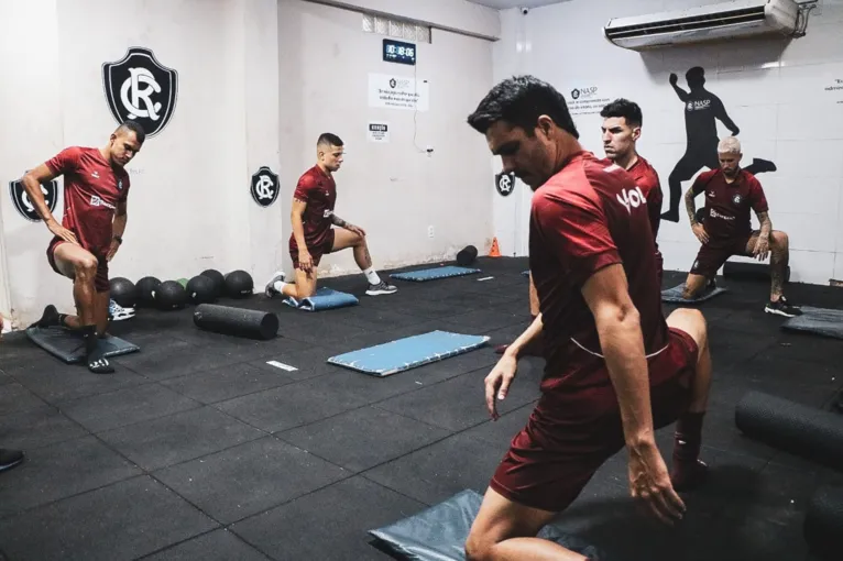 Jogadores titulares do Clube do Remo em trabalho regenerativo no NASP