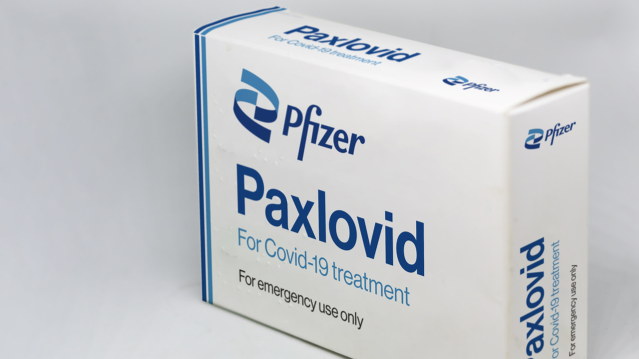 O remédio Paxlovid foi criada pela empresa americana Pfizer