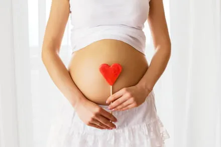 Mulheres grávidas podem ter orgasmos incríveis e precisam ficar atentas às mudanças no corpo durante a gestação