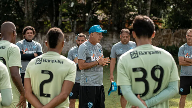 Márcio Fernandes aprimora parte tática, de bolas paradas e as finalizações