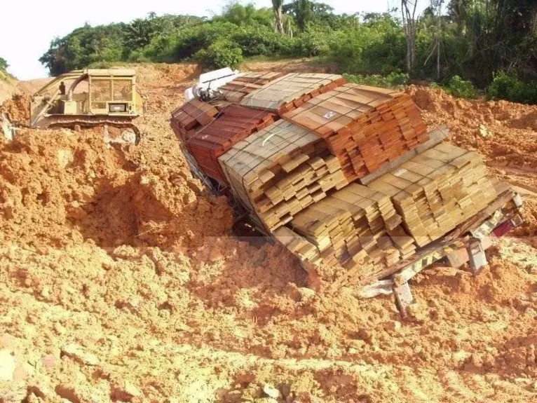 Excesso de carga: erro que custa caro ao
caminhoneiro