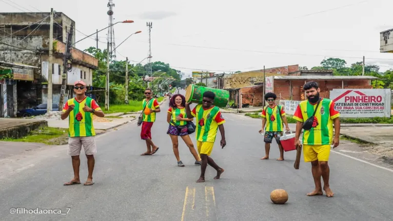 Futebol pelada manteve os amigos unidos e produzindo durante a pandemia.