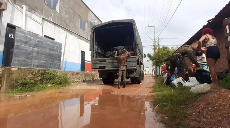 Exército está colaborando com a mudança das famílias para os abrigos