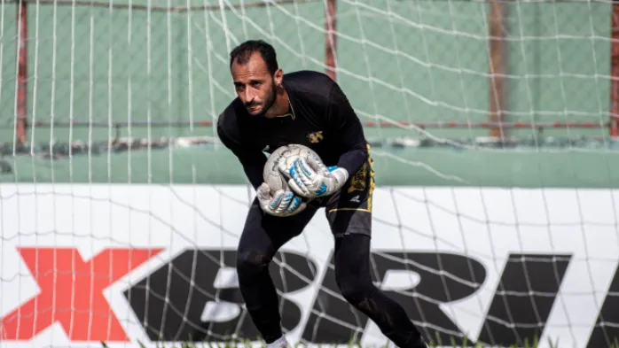 Goleiro dá puxão de orelha e quer Castanhal ligado nos jogos