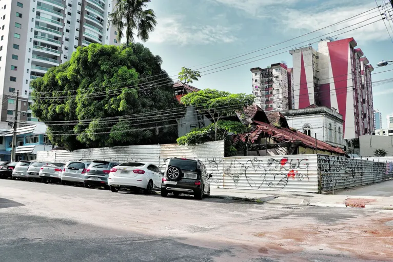 Casarão que desabou na Almirante