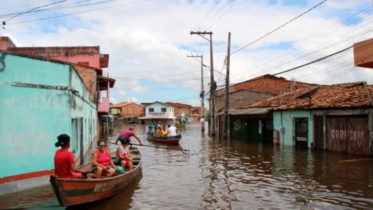 Ruas do Bairro Santa Rosa, um dos mais afetados