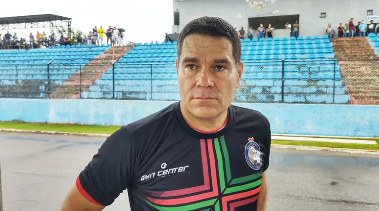 O técnico do Galo Elétrico, Léo Goiano comandou a apresentação do time 