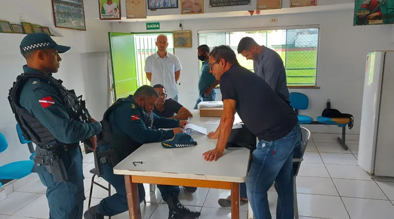 A liberação do estádio previsto no Estatuto do Torcedor precisa ter quatro laudos: Vigilância Sanitária, Engenharia, Corpo de Bombeiros e o da Polícia Militar. 