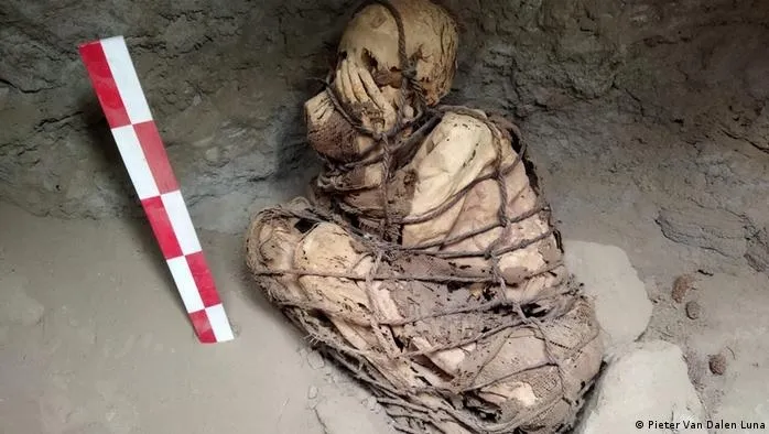 Múmia em posição bizarra é encontrada no Peru