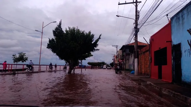 Orla do Rio Tocantins na manhã desta segunda-feira (10)