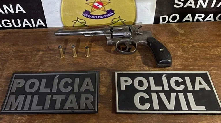 Com os dois a Polícia encontrou a arma do crime