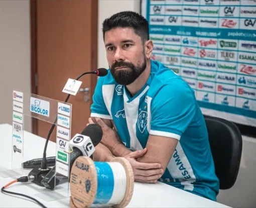 Jogador falou que jogadores devem se adaptar aos campos pesados do Parazão