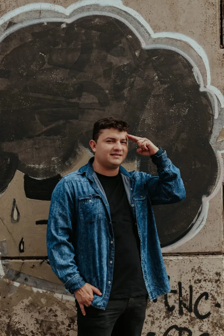 Cantor Dilsinho Nóbrega faz show neste final de semana