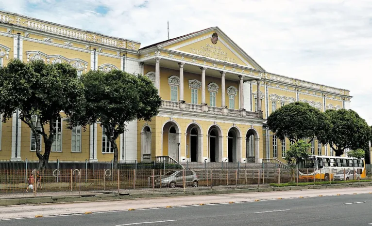 Estrada de ferro deu origem ao principal acesso de Belém