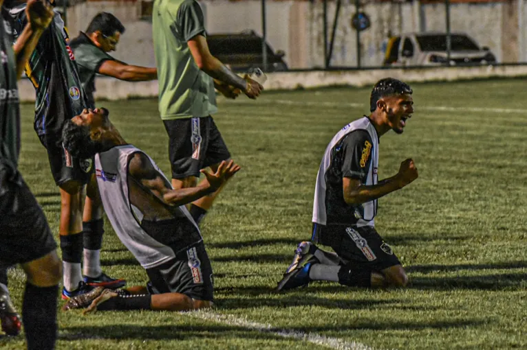 Vitória foi muito celebrada pelos jogadores e comissão técnica