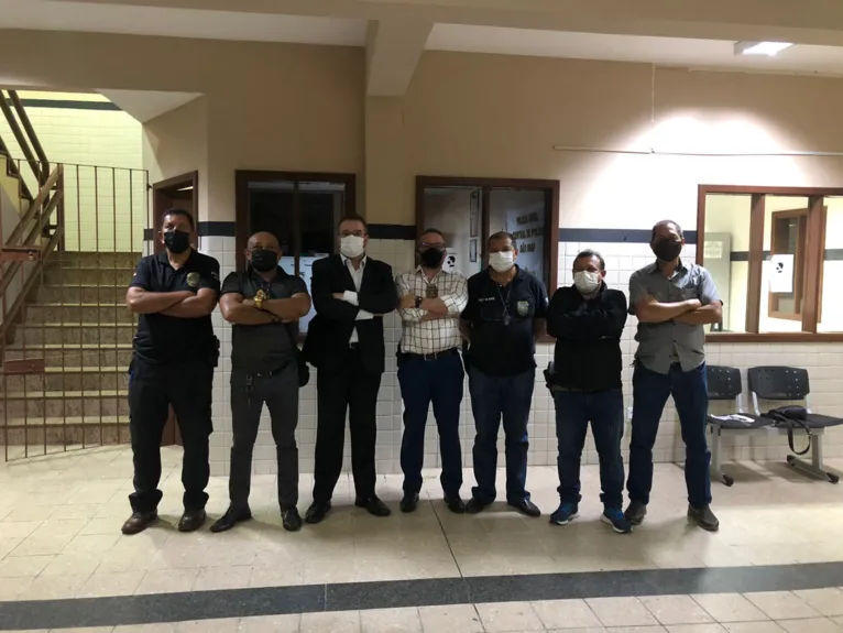 Delegados Marco Antônio Duarte e Tarsio Martin e a equipe de investigadores que atuaram nas investigações.